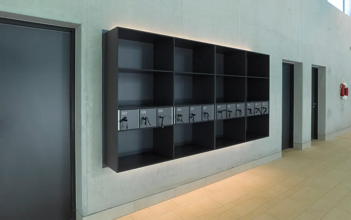 Shelf solutions with lockable compartments