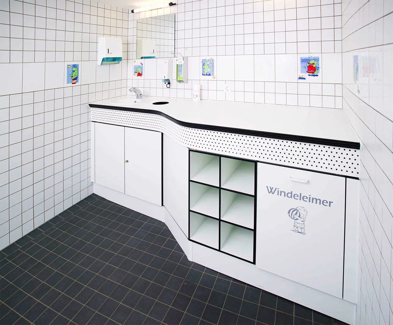 Changing tables by Schäfer Trennwandsysteme