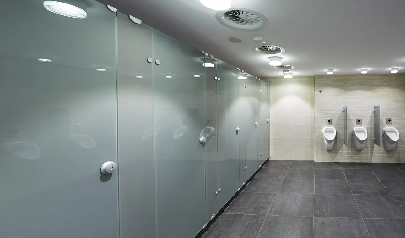 Sanitary cubicles type VITRUM II is made of glass