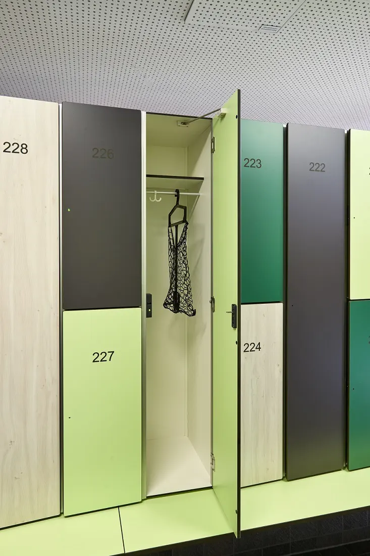 Lockers type GVKF13 with bench seatings